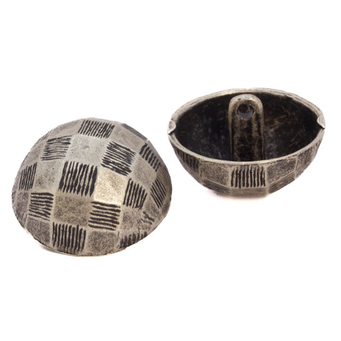 Metallknopf mit Halbkugel in Altsilber-Silber mit Öse-Befestigung in 28 mm