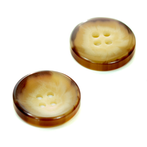 Beige Hornimitatknopf KBR-31 mit 4-Loch als Mantel- und Jackenknopf