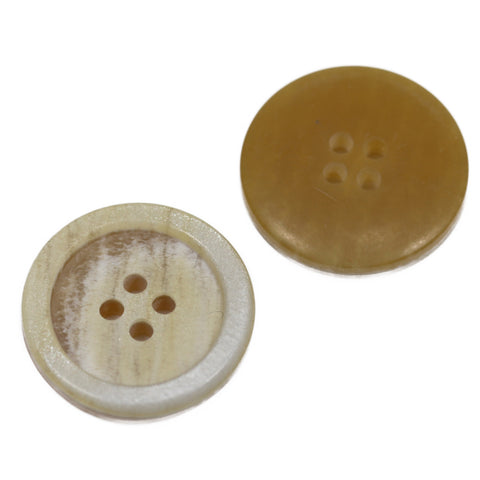 Beige Hornimitatknopf HI-82 mit 4-Loch als Mantel- und Jackenknopf