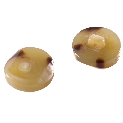 Beige Hornimitatknopf KM-103 mit Öse als Blazer- und Sakkoknopf
