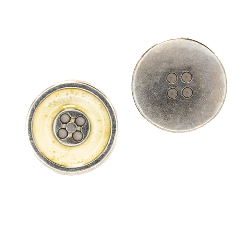 Metallknopf mit Emaille-Lack in Creme/Natur mit 4-Loch-Befestigung in 18–25 mm