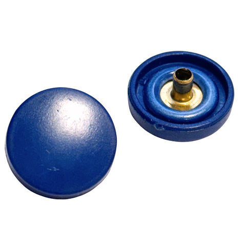 Druckknopf jeansblau, links glatte Vorderseite, rechts Rückseite mit Metallstift in Messingfarbe