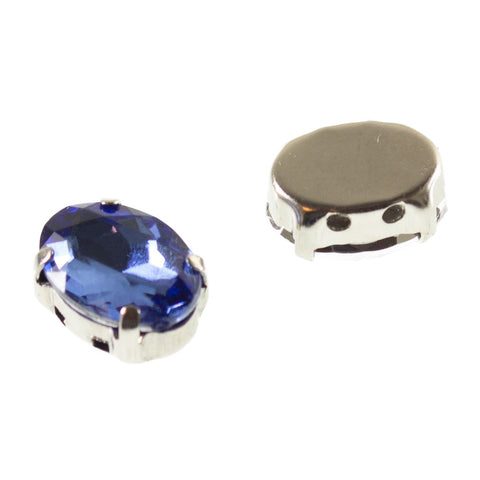 Strass-Stein oval, blau facettiert in silberfarbener Krappenfassung, daneben Rückseite mit geschlossener Fassung