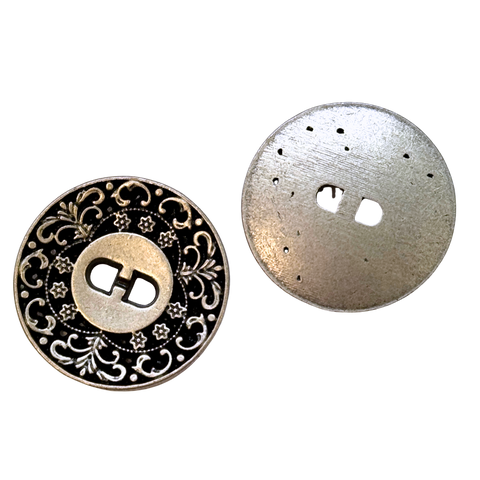 Altsilberfarbener Trachtenknopf mit ornamentalem Muster und zwei Löchern, erhältlich in 15 bis 23 mm für Dirndl und Trachtenmode