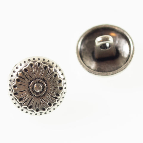 Metallknopf mit Blumenmotiv in Silber mit Öse-Befestigung in 10–12 mm