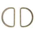 Zwei D-Ringe aus Metall in Bronze-Optik mit gerader Oberkante, gegenspiegelnd angeordnet