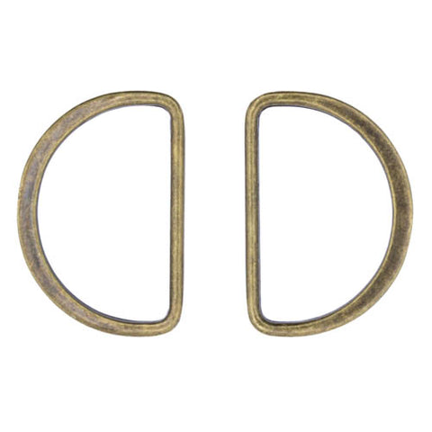 Zwei D-Ringe aus Metall in Bronze-Optik mit gerader Oberkante, gegenspiegelnd angeordnet