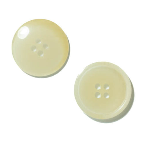 Beige Hornimitatknopf HI-105 mit 4-Loch als Mantel- und Jackenknopf