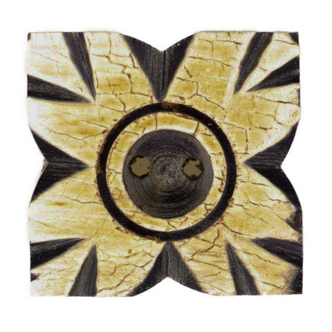 Creme/Natur Hornknopf mit Muster mit 2-Loch-Befestigung HK-217