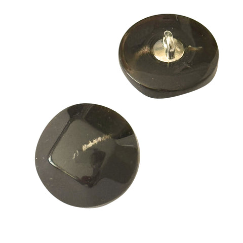 Dunkelbrauner Mantelknopf HI-116 in Hornoptik, kräftige Halbkugel mit Facetten und Öse