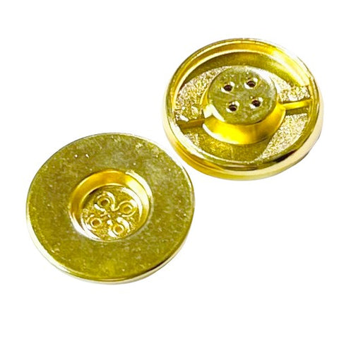 Metallknopf in Gold mit 4-Loch-Befestigung in 18–25 mm