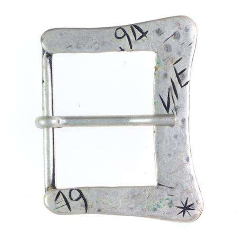 Metallschnalle mit kleinen Schriftzügen SM-84
