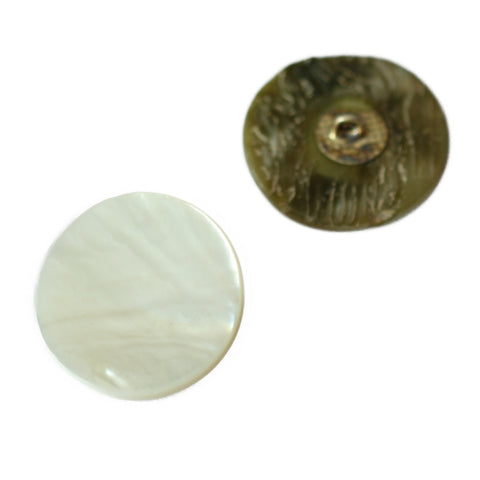 Echter Perlmuttknopf Natur in Creme/Natur mit Öse-Befestigung