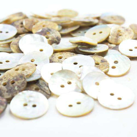 Echter Perlmuttknopf Natur in Creme/Natur mit 2-Loch-Befestigung