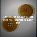 Steinnuss Knopf 15-20 mm hell-orange 4-Loch mit Rand mit klassischem Schrift-Detail – Clean Showcase
